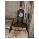 JACK WITH PUMP HANDLE