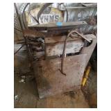 SMALL ANVIL, 19"X5", IRON PLATE-28"X22",