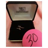 WOMENS GOLD TONE RING, STAMPED 10K, UNTESTED,