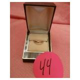 WOMENS GOLD RING SIZE 5, UNTESTED