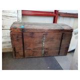 LARGE VINTAGE CAMEL BACK STEAM TRUNK