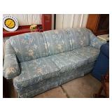 VERY CLEAN 3 CUSHION COUCH