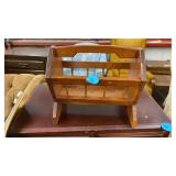 VINTAGE MAGAZINE RACK