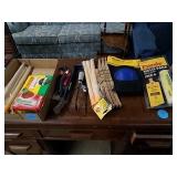 BOX WITH PAINT BRUSH KNEE PADS SCRAPER