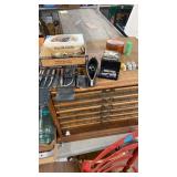 MEDICAL TOOLS TINS 2 NEEDLES MISC