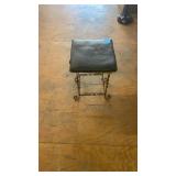 TABLE/SEAT PADDED TOP STEEL LEGS 17IN TALL