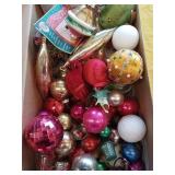 SMALL BOX OF VINTAGE ORNAMENTS