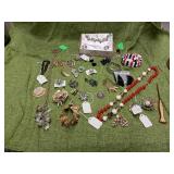 SEVERAL COSTUME JEWELRY PIECES