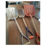 3 SHOVELS