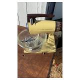 SUNBEAM MIXMASTER BLENDER WITH  MIXING  BOWLS