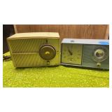 2 VINTAGE ZENITH AND GENERAL ELECTRIC RADIOS -