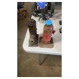 2 HYDRAULIC JACKS