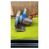 BLACK & DECKER 7 1/4" SAW