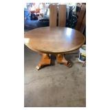 ROUND TABLE WITH 4 LEAVES