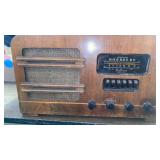 AIRLINE BROADCAST SHORT WAVE RADIO - NEEDS NEW