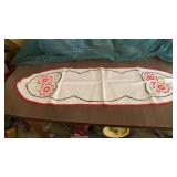 GOLDEN TRAYS, ELEGANT BOWL AND TABLE RUNNER