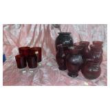 4 LUMINARC GLASSES AND 8 RED VASES