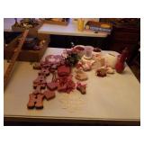 WOOD AND CERAMIC DECORATIVE ITEMS