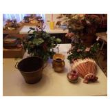 DECORATIVE DRIED FLORAL IN VASES AND MISCELLANOUS