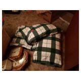 2 PILLOWS AND A FULL SIZED SHEET SET