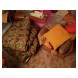 FULL SIZE QUILTED BEDSPREAD WITH RUFFLES,  THROW