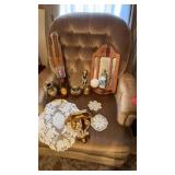 WALL SHELVES, BRASS PIECES AND ART DECO