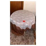 PARTICLE BOARD TABLE WITH COVERINGS