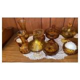 8 PIECES OF GOLDEN GLASSWARE   AND DOILY