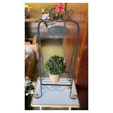WELCOME PLANT STAND