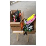 2 BOXES OF HOILDAY HANGING