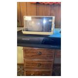 MONTEMERY WARD AM FM RADiO- NO CORD ANS RCA VHS