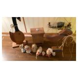 STORAGE BOX AND MANY SIZES OF WOODEN DUCKS