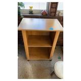 LITTLE STAND ON ROLLERS