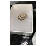 WEDDING SET- MAIN DIAMOND MISSING   ABOUT SIZE 5