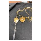 VINTAGE WOMENS WATCH WITH LEATHER BAND AND QUARTZ