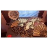 DOILY, WALL GOLDEN FANS AND WOODEN BUTTERFLY HANG