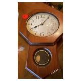 ELGIN WALL CLOCK RUNS ON BATTERIES