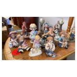 MANY FIGURINES