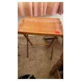 LUGGAGE HOLDER WITH A WOODEN TRAY