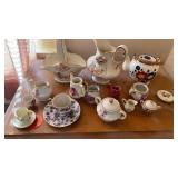 CERAMIC TEA POT AND OTHER PIECES