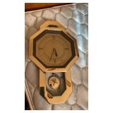 BATTERY OPERATED WALL CLOCK