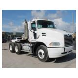 2005 MACK VISION CXN613 Tandem Axle Daycab