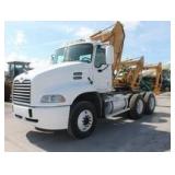 2005 MACK VISION CXN613 Tandem Axle Daycab