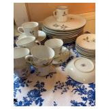 Queens Royal China-9 plates, 10ï¿½ dia, 8