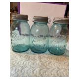 3 Ball blue glass qt jarsï¿½0ï¿½0ï¿½1, zinc lids
