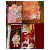 Childï¿½s tea set in basket-shows wear & porcelain