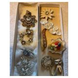 10 costume, jewelry pins, 2' largest
