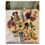 10 + figures, Barbies, Disney, etc