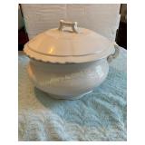 Edwin M Knowles chamber pot 9' diameter