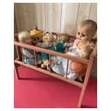 Wood crib 22 1/2' x 16ï¿½ x 13ï¿½, w/ 5+ dolls, some
